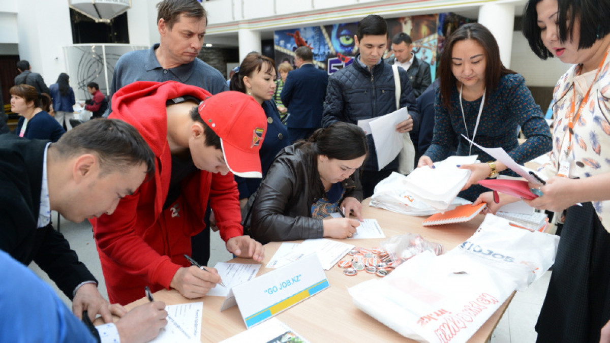 Более 80 тысяч молодых людей в Казахстане безработные 