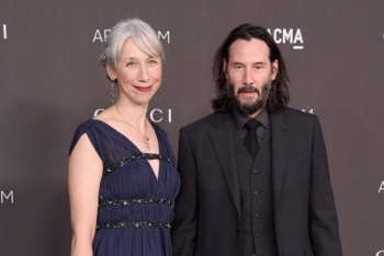 Фотография к новости: Киану Ривз вышел в свет с новой 46-летней возлюбленной