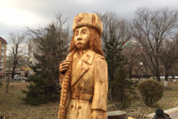 Фотография к новости: Заказчиком скандальной скульптуры Маншук Маметовой оказался акимат Семея