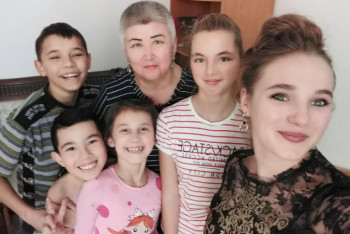 Потеряв одного, обрела тринадцать. История мамы-воспитателя из Нур-Султана