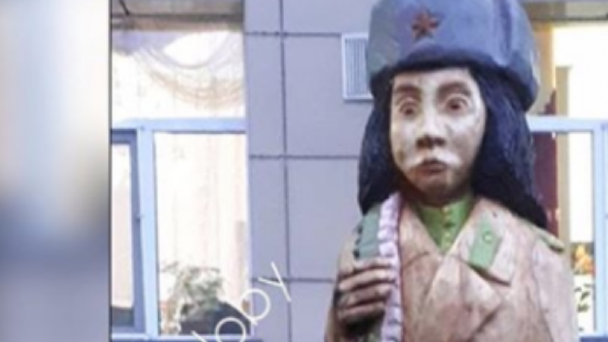 Скандальная скульптура Маншук Маметовой в Семее обнаружена в детском саду