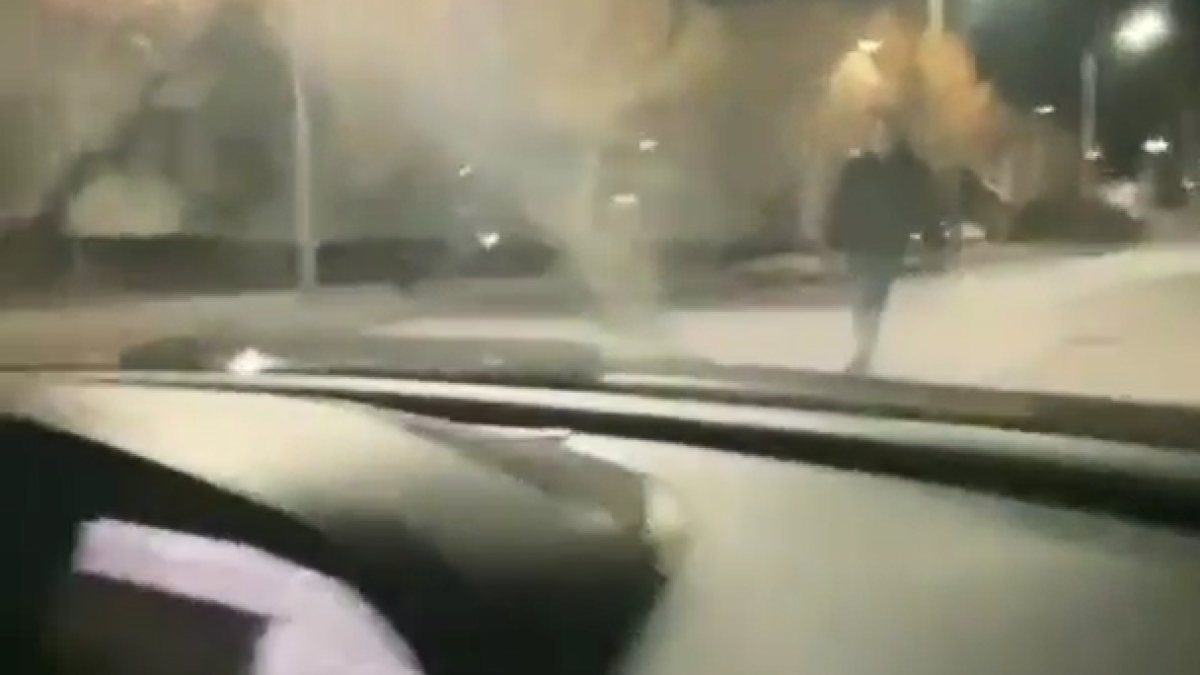 Парень пустился в пляс на дороге в Петропавловске