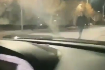 Парень пустился в пляс на дороге в Петропавловске