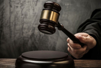 Полицейские, избившие мужчину за видеосъемку в Караганде, получили условные сроки