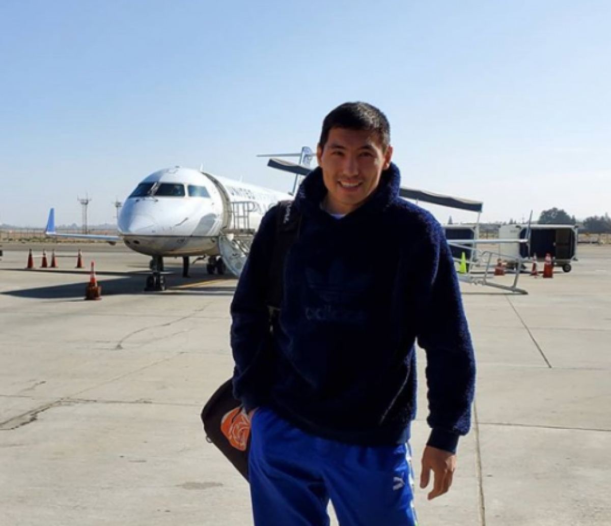 Боксёр Алимханулы прибыл в США для титульного боя с канадцем