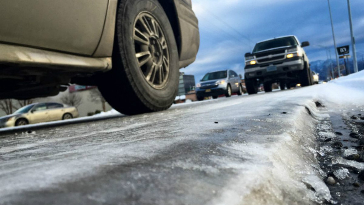 Более 30 аварий за сутки произошли в Караганде