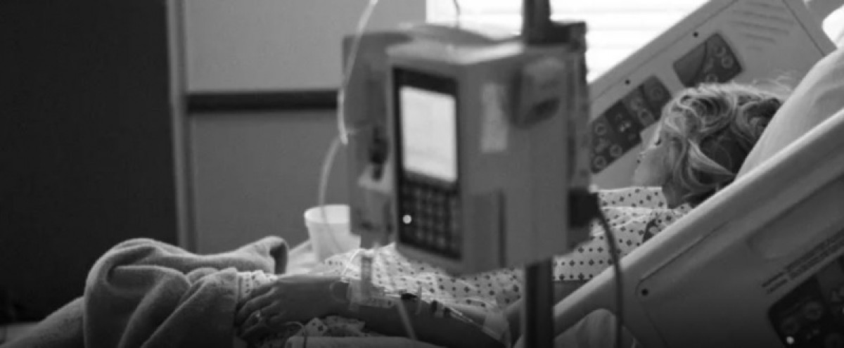 Муж облил жену бензином и поджег: пострадавшая стала самостоятельно дышать