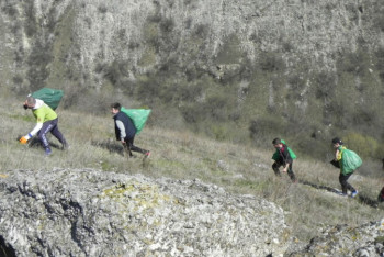 Фотография к новости: Алматинская молодежь провела экологическую акцию