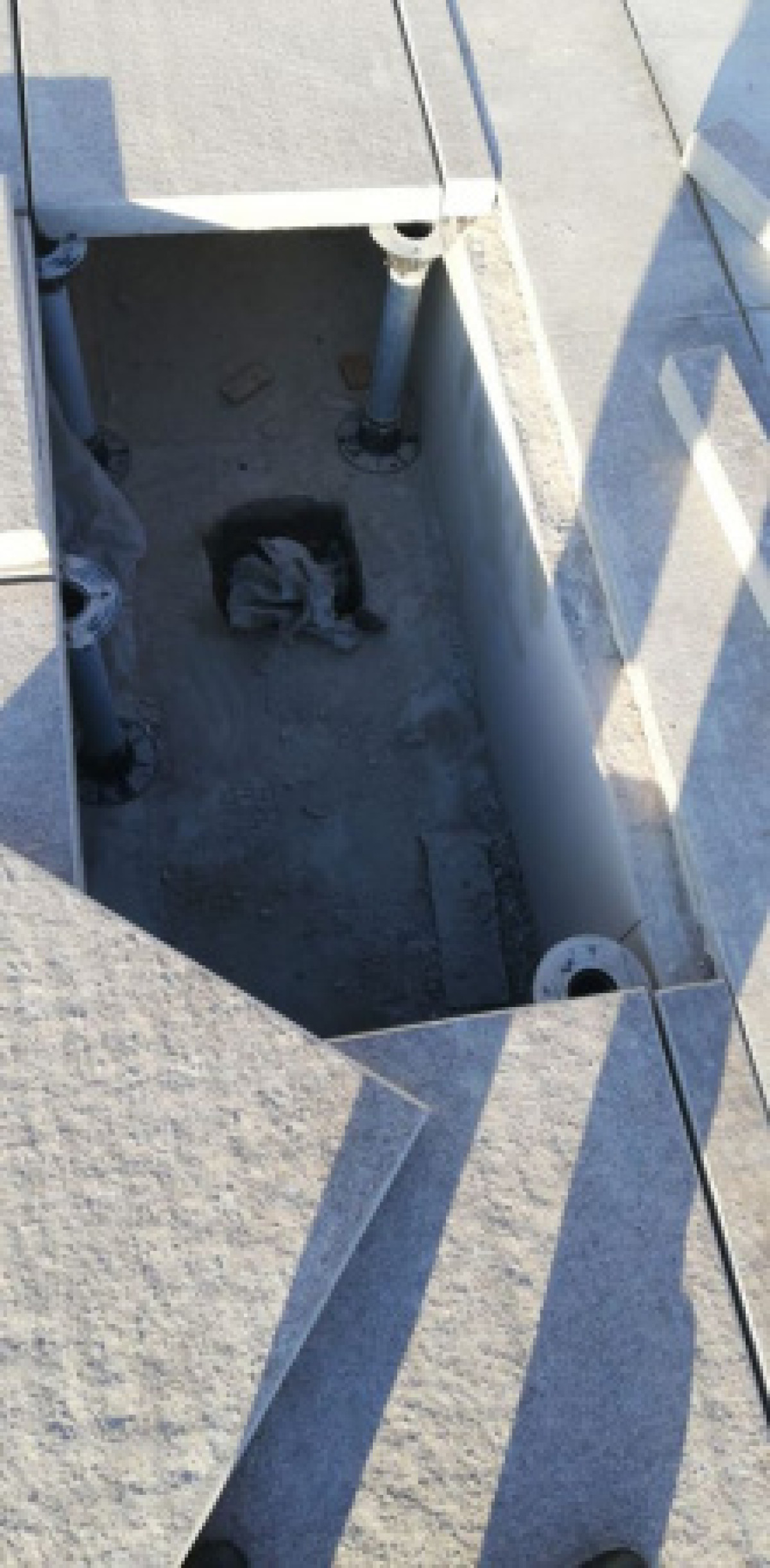 Власти Туркестана прокомментировали видео с осевшей брусчаткой под машиной 