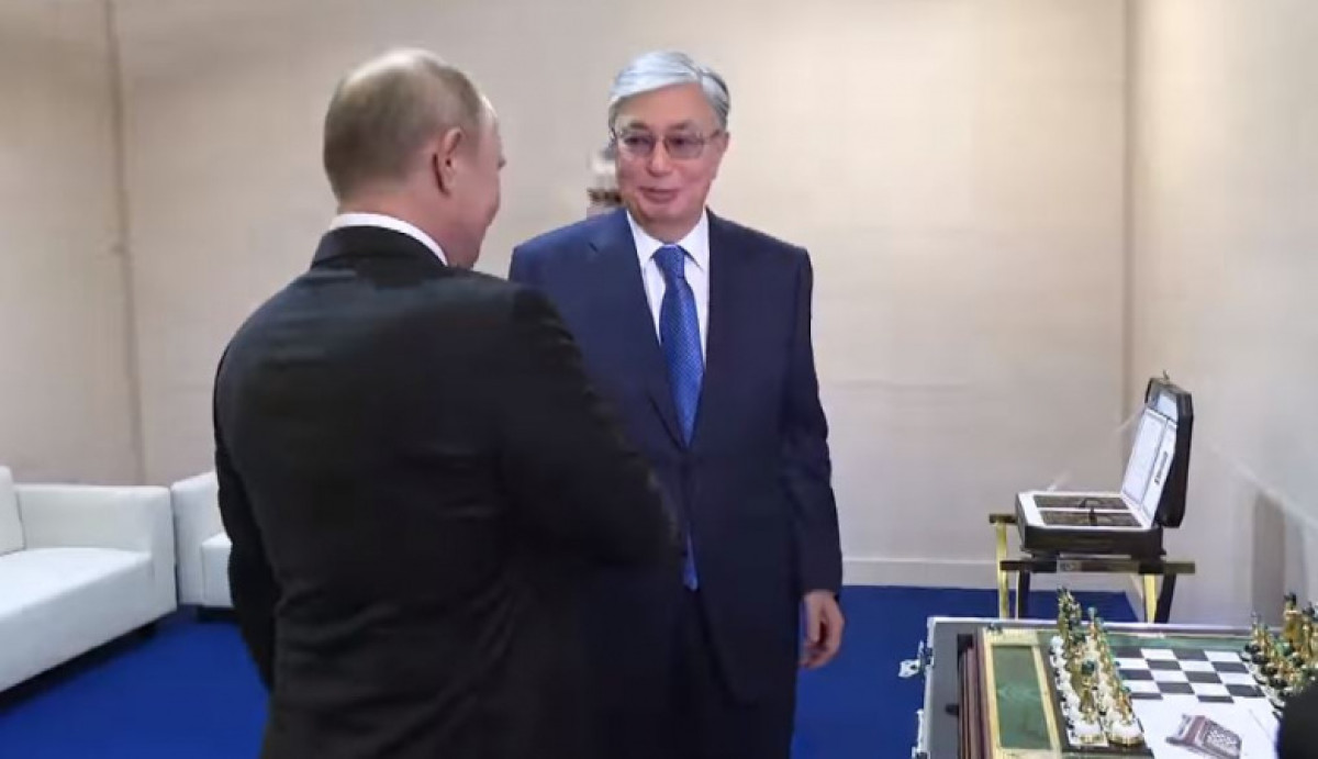 Путин подарил Токаеву мраморные шахматы с позолотой