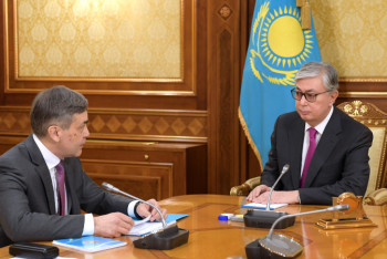 Фотография к новости: Глава государства принял министра обороны Нурлана Ермекбаева