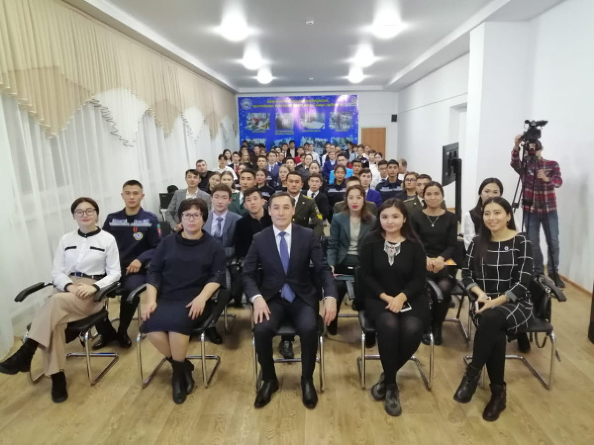 Новые проекты представила молодежь Акмолинской области вице-министру Азильханову