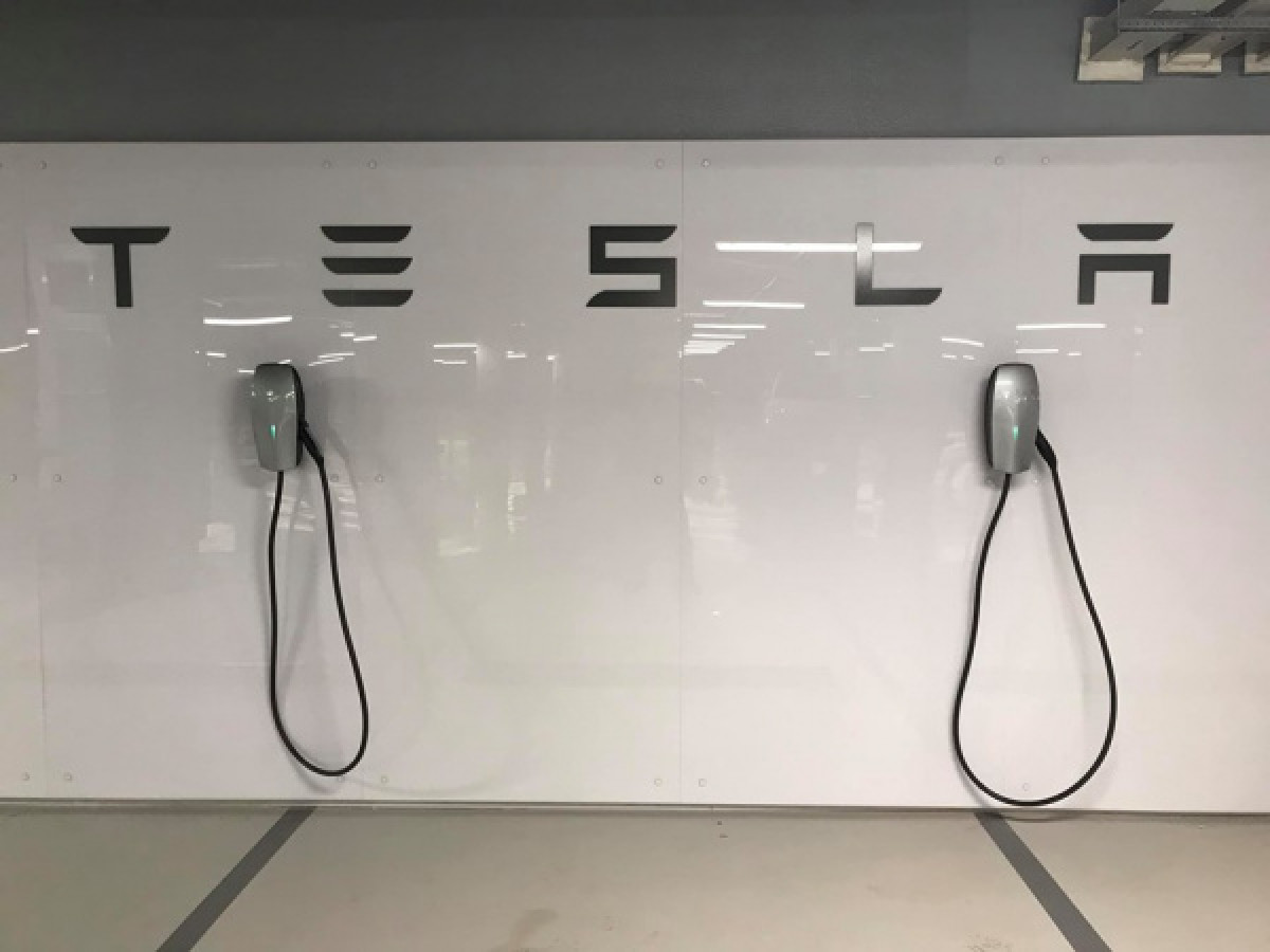 Сверхбыстрые зарядные станции Tesla запустят в Нур-Султане