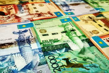 Фотография к новости: Казахстанцы верят в тенге: 56% всех вкладов хранится в нацвалюте