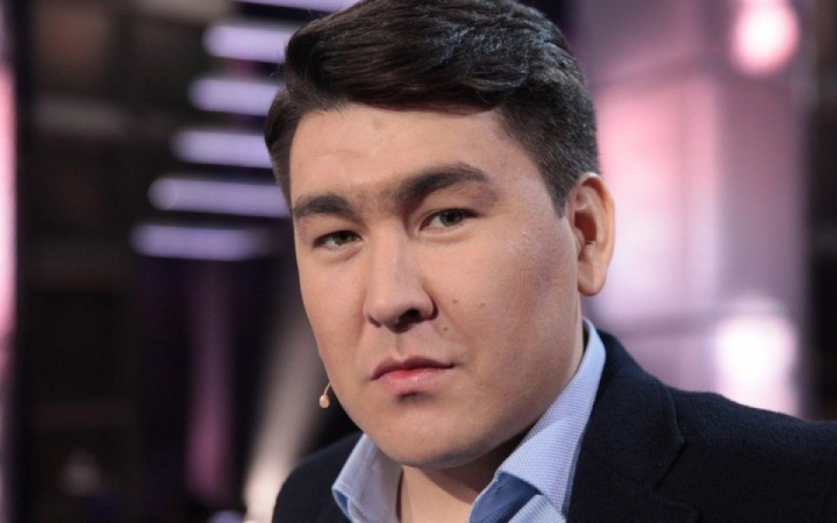 Азамат Мусагалиев исполнил песню на казахском и восхитил соцсети