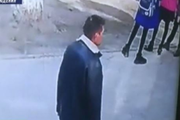 Фотография к новости: Педофил под прицелами камер долго выбирал жертву в школе Тараза