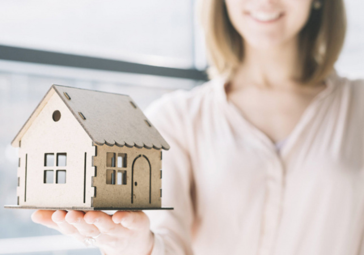 Ипотека для женщин: в ЖССБ разъяснили условия получения займа на жилье 