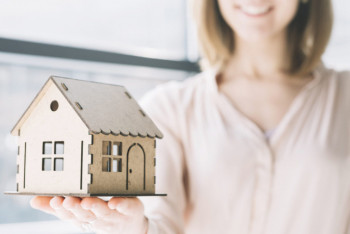 Фотография к новости: Ипотека для женщин: в ЖССБ разъяснили условия получения займа на жилье 