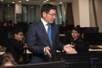 Аскар Жумагалиев дал интервью школьнику из Уральска