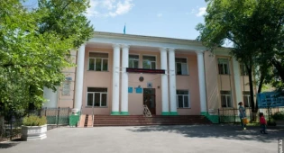 Мужчина с ножом напал на школьницу в Алматы 