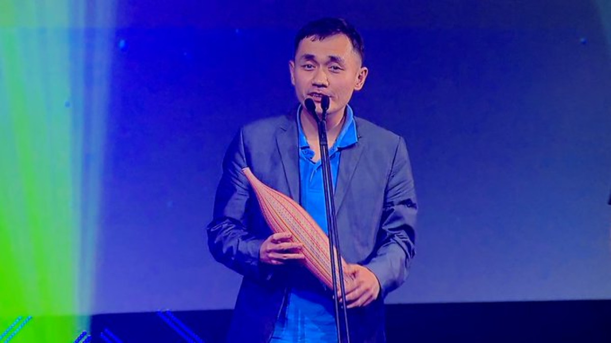 Казахстанский режиссер Адильхан Ержанов получил азиатский "Оскар" 