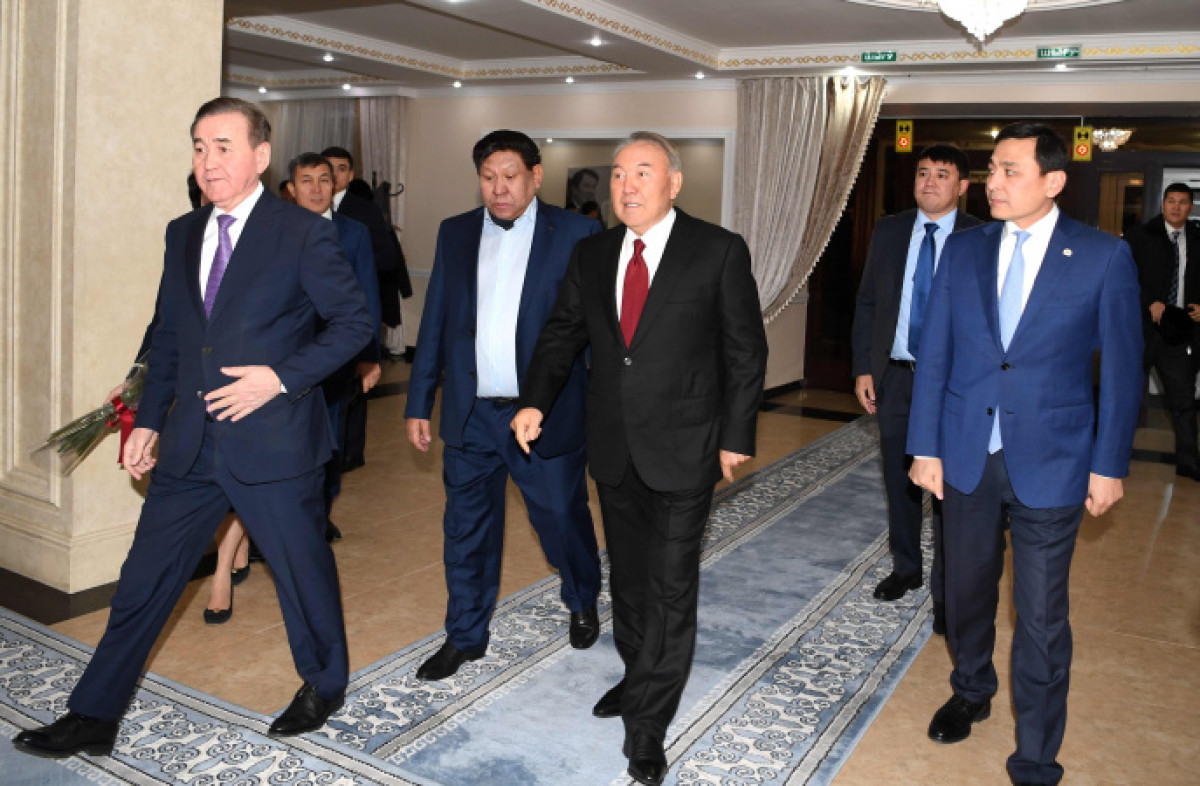 Елбасы посетил спектакль "Тыраулап ұшқан тырналар"