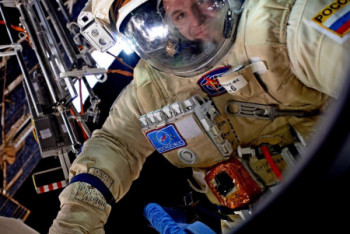 Фотография к новости: Космонавт показал фото Земли с рытвинами от добычи полезных ископаемых 