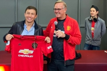 Фотография к новости: Головкин поболел за "Манчестер Юнайтед" на матче с "Шеффилд Юнайтед" чемпионата Англии