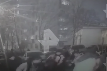 Фотография к новости: Узбекские и кыргызские дворники устроили массовую драку в центре Москвы