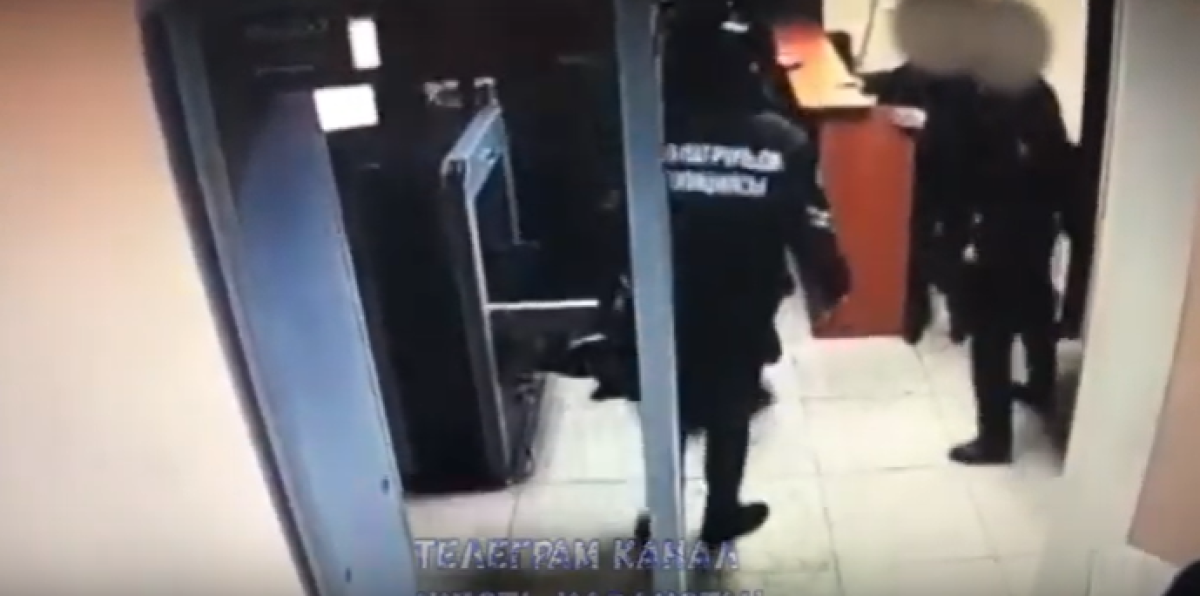 Сразу десять полицейских уволили за избиение мужчины в Актюбинской области