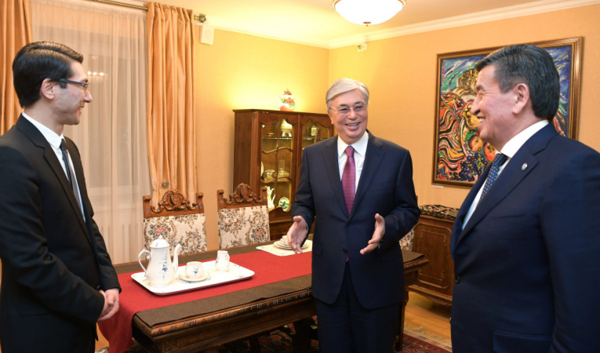 Токаев посетил Дом-музей Чингиза Айтматова в Бишкеке