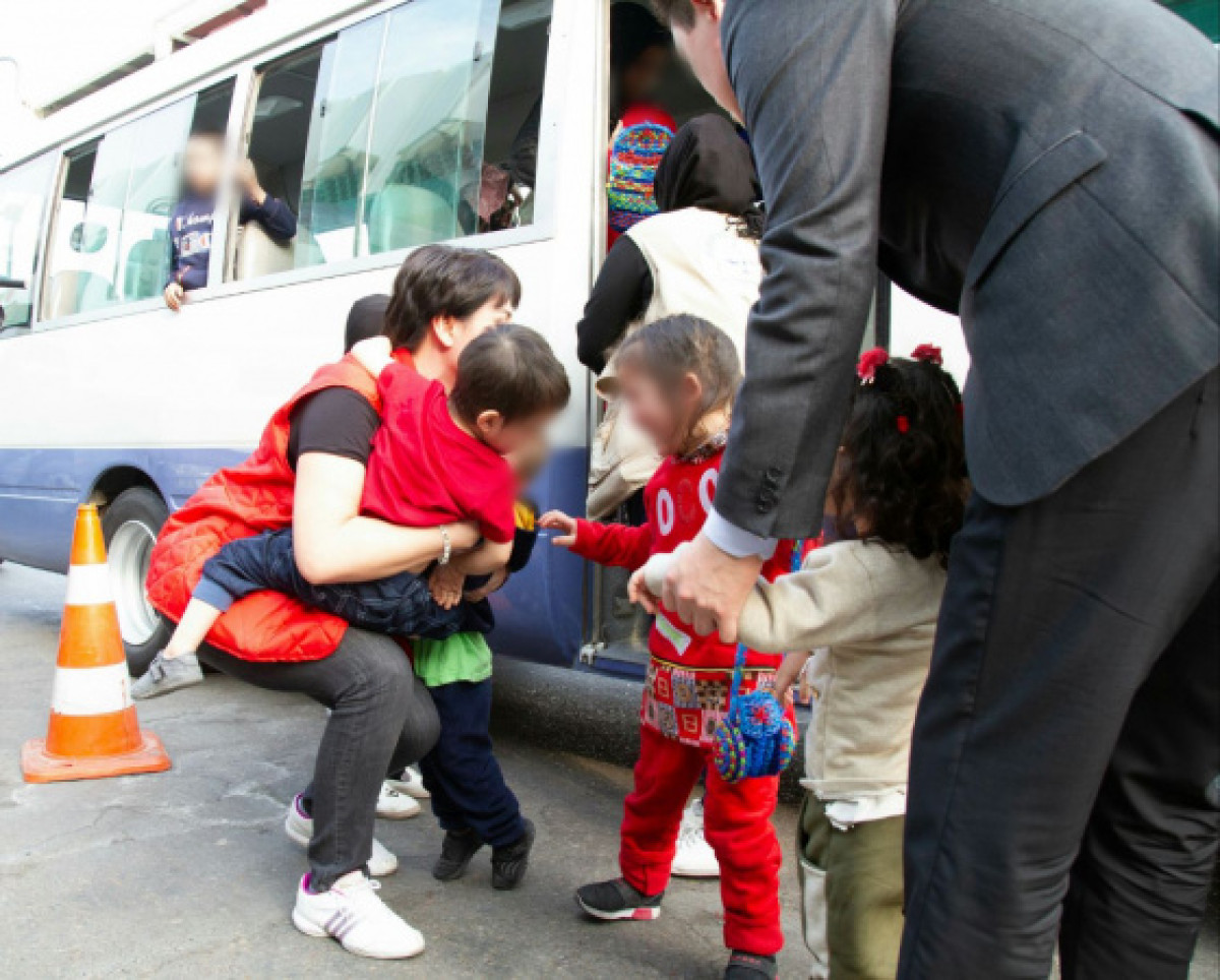 Эвакуированный из Ирака мальчик впервые увидел бабушку