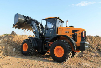 Сидевший в ковше рабочий разбился насмерть из-за отказа тормозов в Акмолинской области