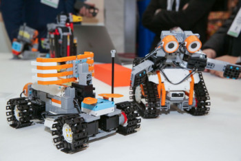 Кабинет робототехники подарил школе сельский меценат в Акмолинской области