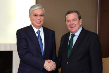 Фотография к новости: Президент РК встретился с экс-канцлером ФРГ Герхардом Шредером