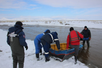 Льдина унесла рыбаков на 10 километров от берега Балхаша