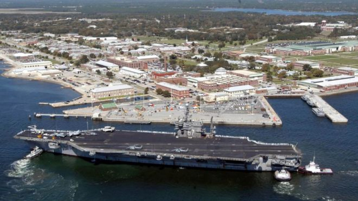 Курсант из Саудовской Аравии убил троих на базе ВМФ США