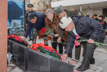 Фотография к новости: Мемориальную доску памяти легендарного Кара майора открыли в Алматы