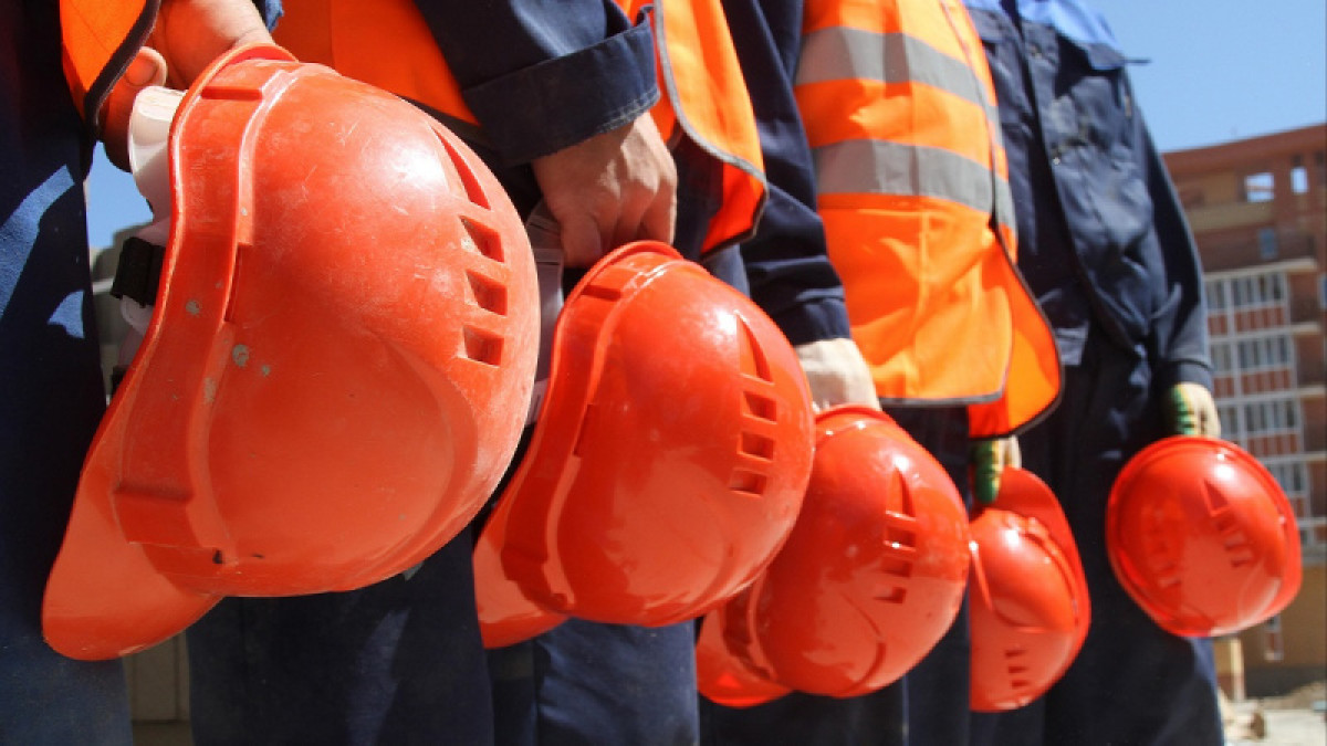 "Трудовые мигранты занимают места безработных казахстанцев" – депутат Мажилиса