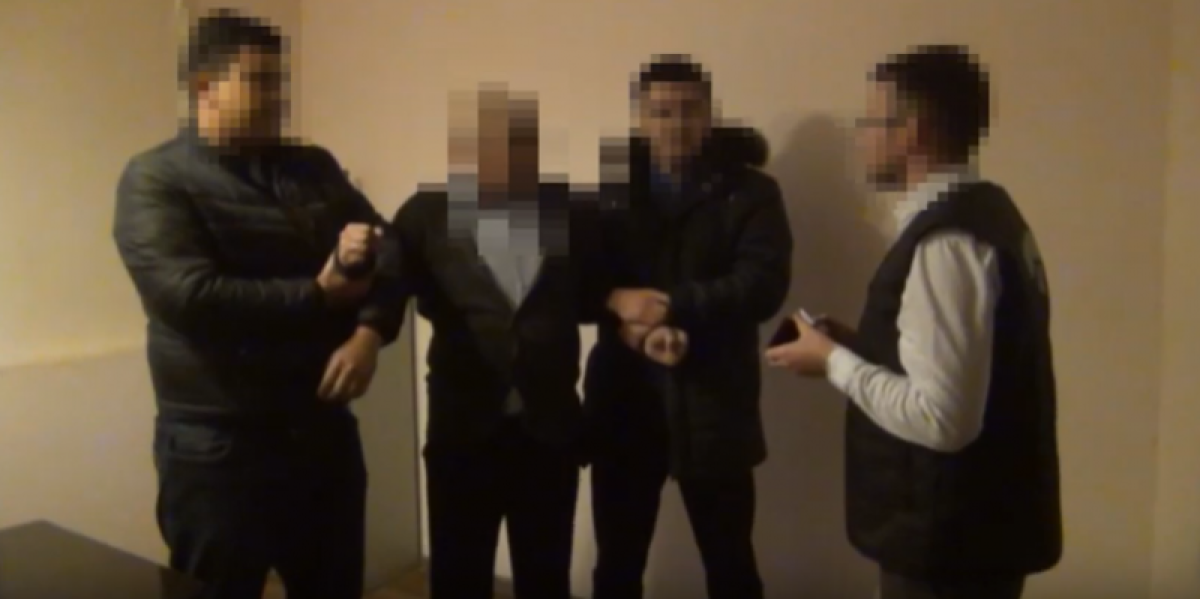 Судью Сарыагашского района подозревают в получении взятки от полицейских