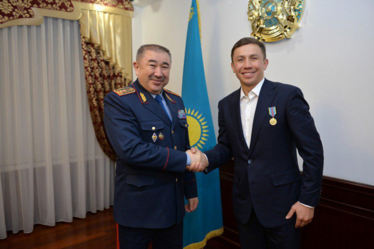 Тургумбаев наградил Головкина медалью