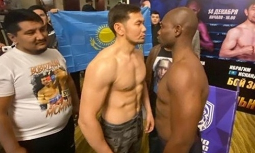 Фотография к новости: Казахстанский певец-боксер прошел взвешивание перед боем с африканским нокаутером за чемпионский пояс в Москве