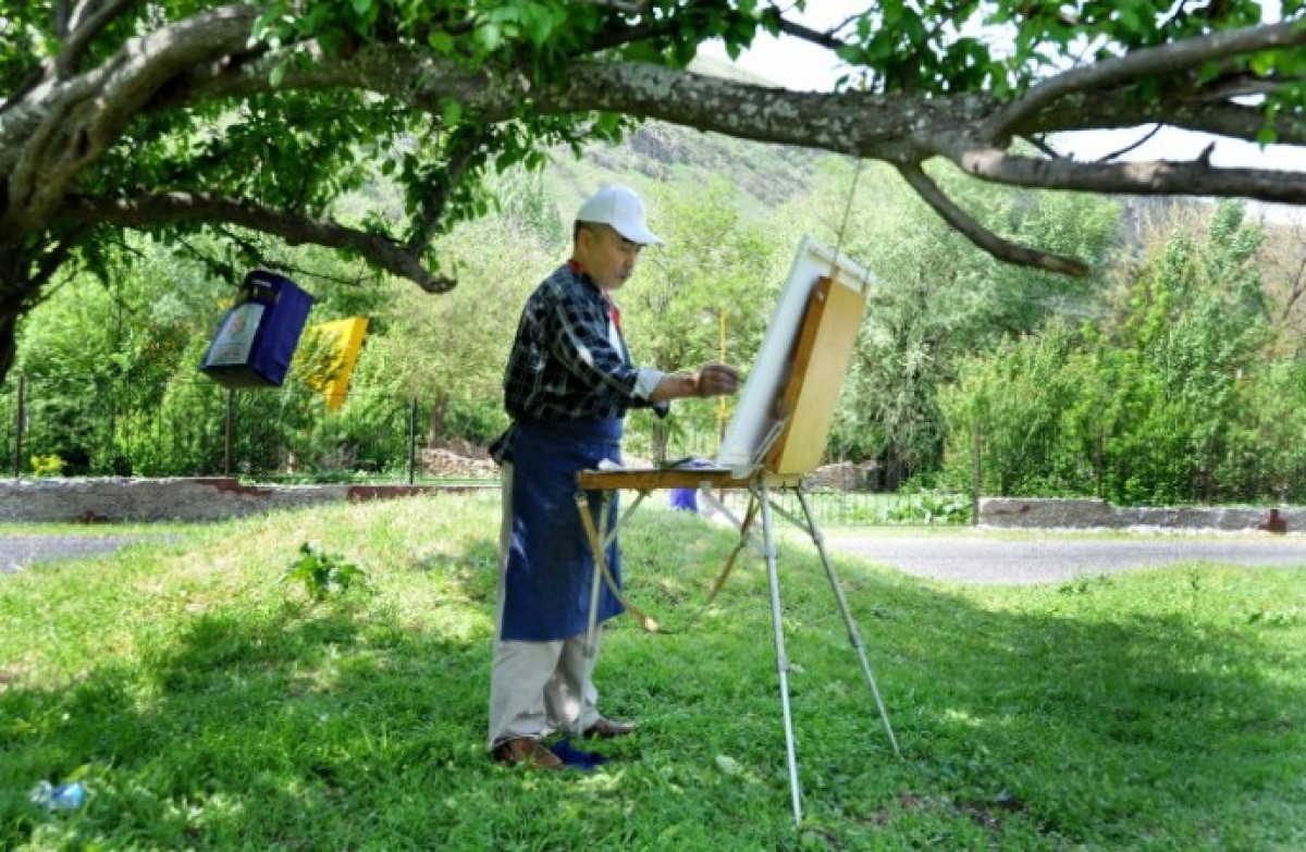 Казахстанский художник передал серию авторских работ в музей Кипра