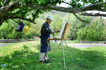 Фотография к новости: Казахстанский художник передал серию авторских работ в музей Кипра