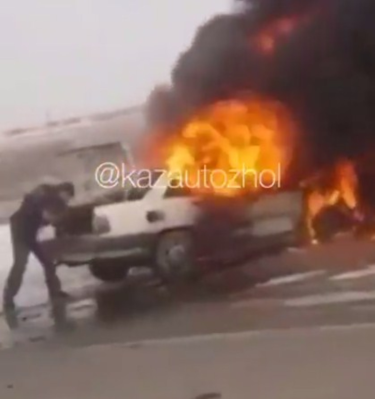 Пять человек пострадали в ДТП с возгоранием на трассе в Павлодарской области