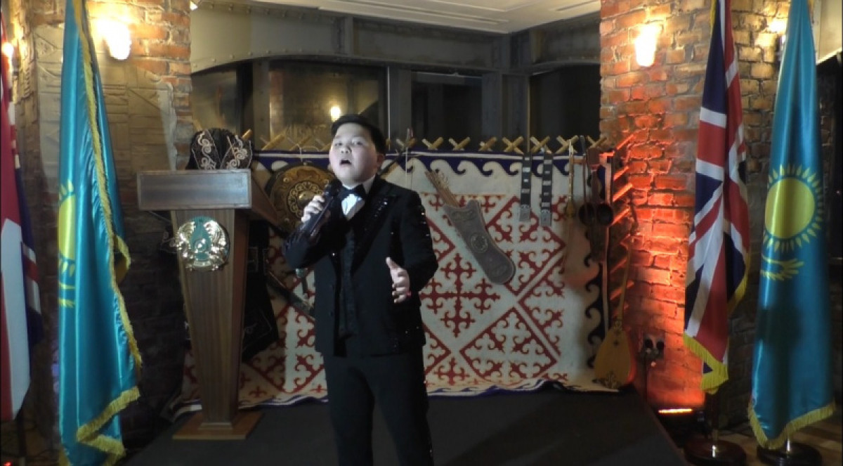 Ержан Максим выступил в Лондоне на приеме в посольстве РК в Великобритании