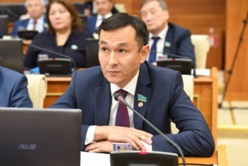 Фотография к новости: Гонка за показателями урбанизации ведет к появлению "поясов бедности", считает депутат Конуров