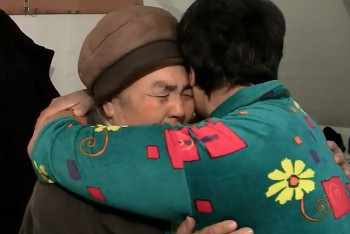 Фотография к новости: Жительница Актау встретилась с жившей в колодце Аксу дочерью