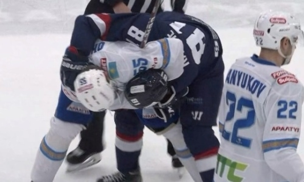 Чемпион мира из ХК "Барыс" устроил драку в матче КХЛ