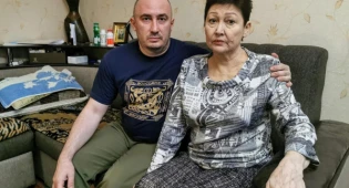 &quot;Помогите мне спасти маму&quot;. Известный блогер и журналист собирает средства на лечение матери